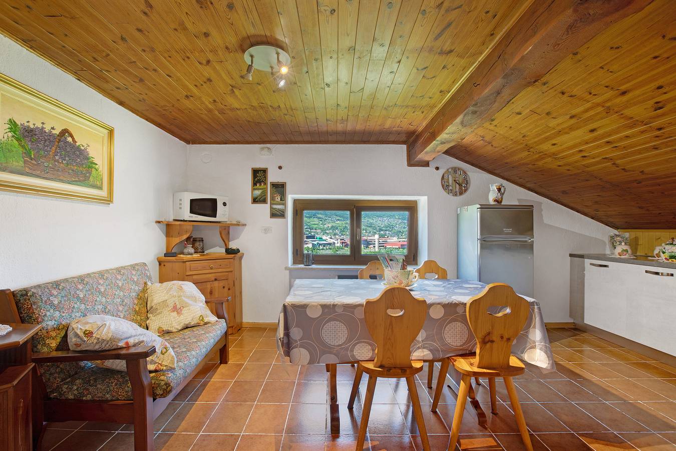 Ganze Wohnung, Ferienwohnung 'Emilia' mit Bergblick, privatem Garten und Wi-Fi in Comune di Charvensod, Italienische Alpen