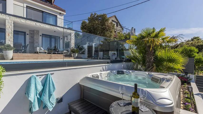 Villa pour 8 personnes, avec piscine et balcon ainsi que jacuzzi et jardin dans Šolta - 4