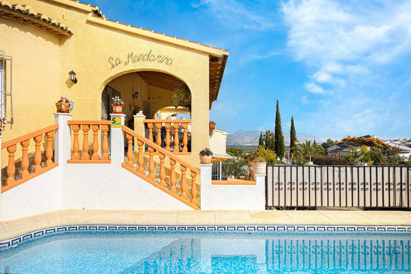 Entire apartment, Apartment "La Mandarina" with Mountain View, Pool, Wi-Fi, A/C & Terrace in Orba, Costa Blanca