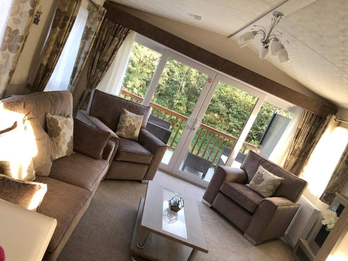 Moonlight Ridge -2 bedroom lodge with hot tub in Northumberland