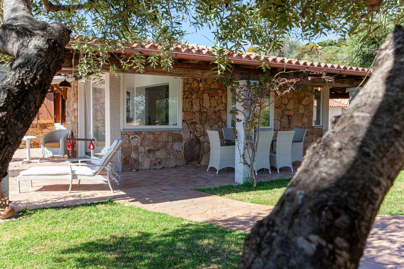 Villa per vacanze "Risveglio Con Alba" con vista mare, giardino e terrazza in La Padula Sicca, San Teodoro