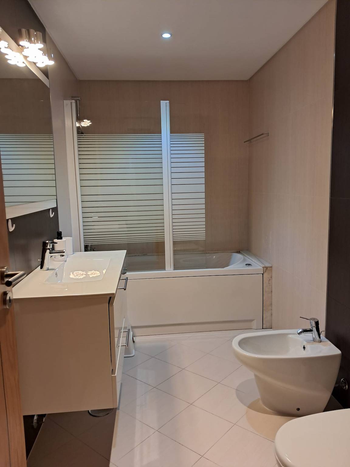 Entire apartment, Holiday apartment for 5 people with pool in Quarteira, Faro District