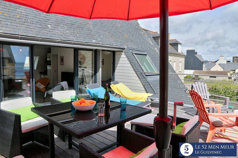 Appartement entier, Terrasse de 30 m2 avec vue mer, 40 m de la plage et 300 m de tous commerces in Guilvinec, Région de Quimper