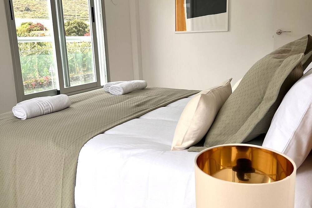 Ganze Wohnung, Ferienwohnung 'Apto Moderno Con Vistas Únicas' mit Meerblick, privater Terrasse und Wlan in Los Silos, Teneriffa Nord