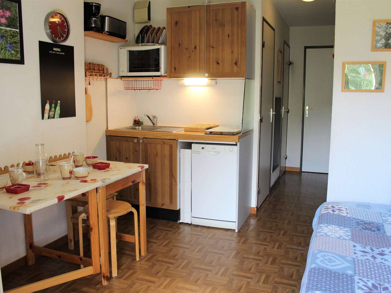 Appartement entier, Charmant T2 à Vars Sainte Marie, balcon sud, à 300m des pistes, navettes gratuites, animaux acceptés in Vars (station de ski), Vars