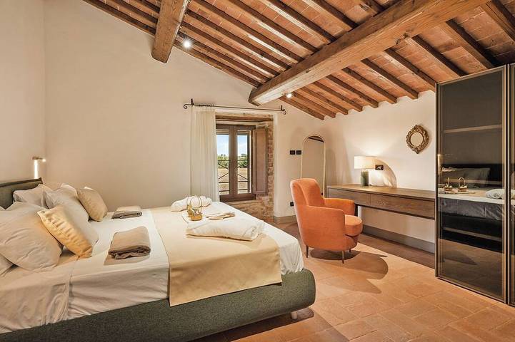 Luxury Umbrian Villa with Vineyard - Authentic Italian Country Estate Experience in Panicale, Lac Trasimène