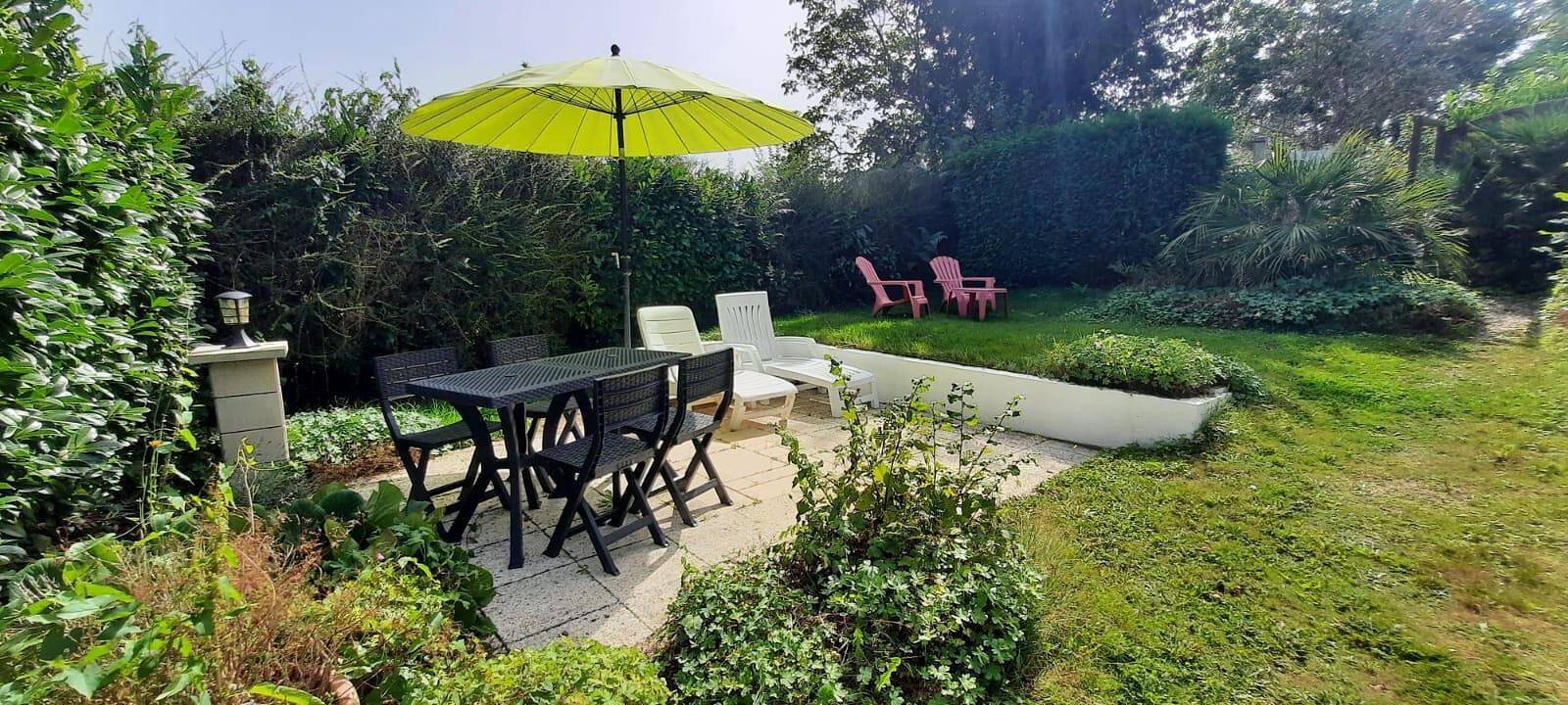 Cabaña «El Nido de Tristán e Isolda» con terraza privada, jardín privado y Wi-Fi in Plumelin, Pontivy region