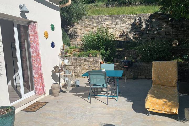 Appartement entier, Petit gîte dans dans le centre de Barjac chez Arts & Hasards in Barjac, Région d'Alès