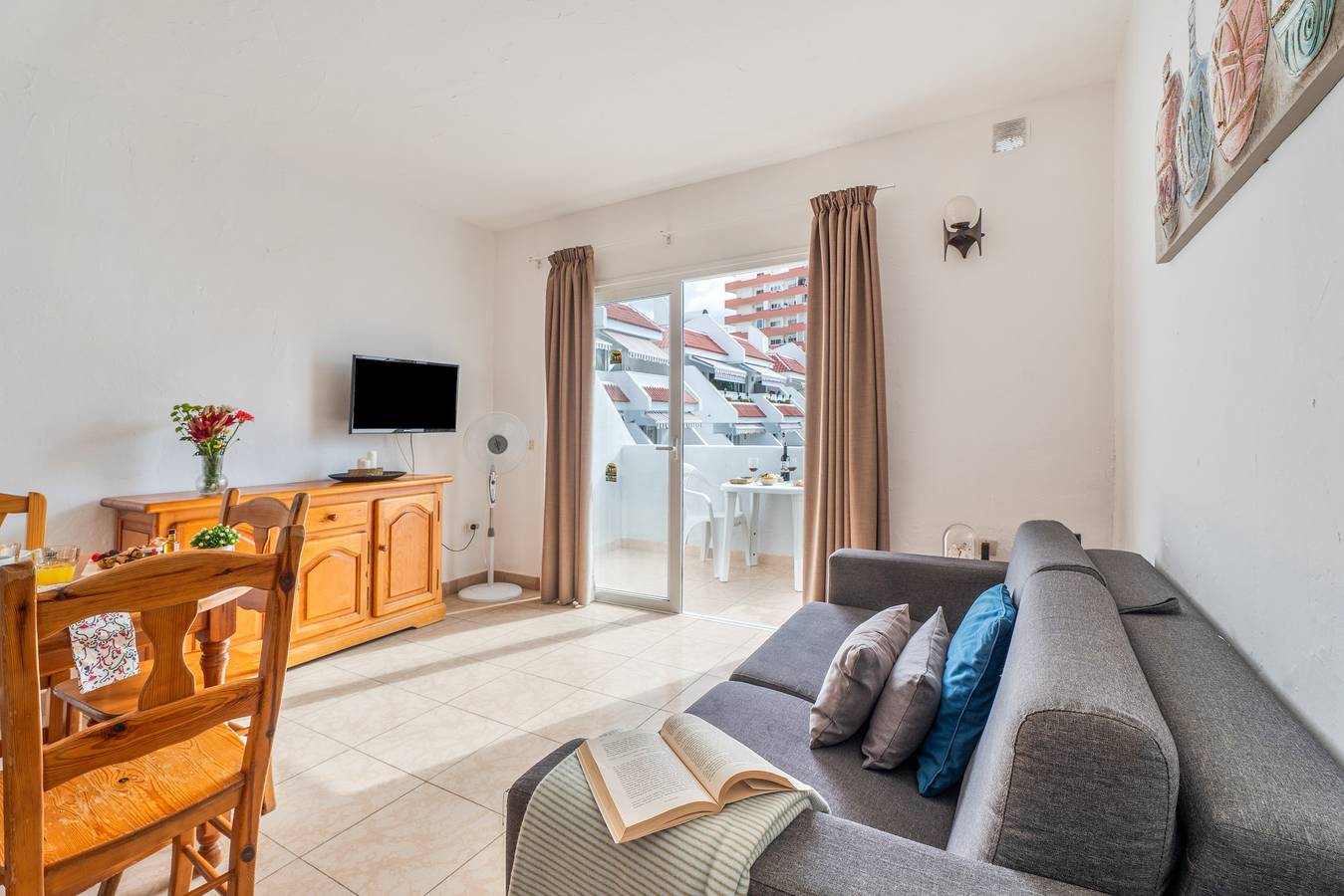 Ganze Wohnung, Apartment Infinity Pool Views mit Gemeinschaftspool, privater Terrasse und Wlan in Playa de las Américas, Arona