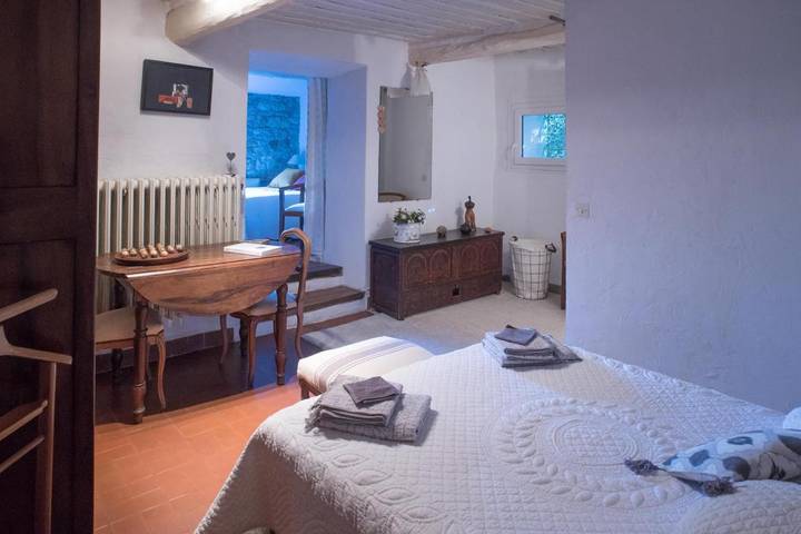 Chambre d’hôte pour 4 personnes, avec vue ainsi que balcon et piscine à Grasse - 2