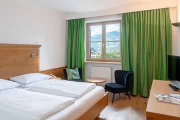Ferienhaus für 2 Personen, mit Garten und Terrasse sowie Sauna und Pool in Zell am See