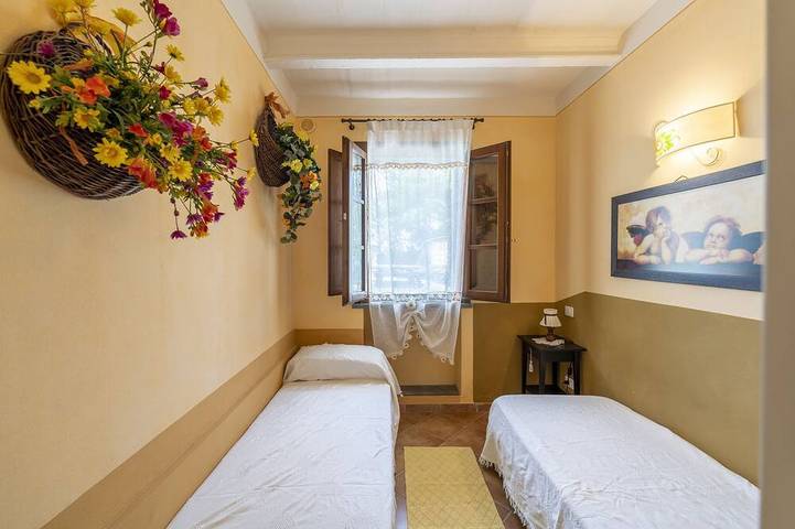 Agriturismo Pisa Hills-Girasole. Area Esterna Privata. Piscina & Jacuzzi. in Terricciola, Pisa e dintorni