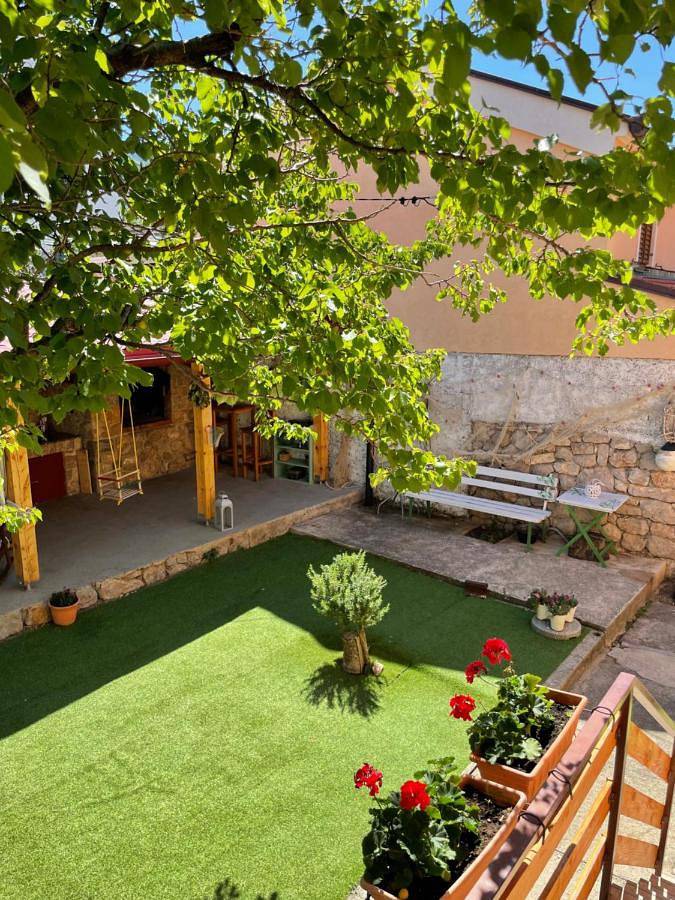 Ferienwohnung für 2 Personen, mit Ausblick und Garten sowie Terrasse in Karlobag - 4