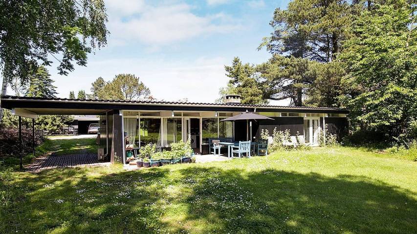Feriehus for 5 personer, med terrasse i Hornbæk