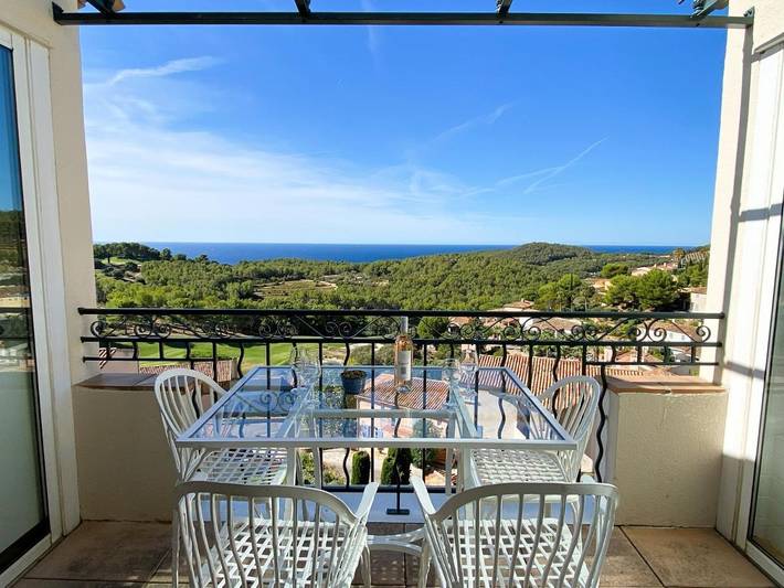 Gîte pour 4 personnes, avec vue ainsi que piscine et jardin dans Golf De Fregate - 2
