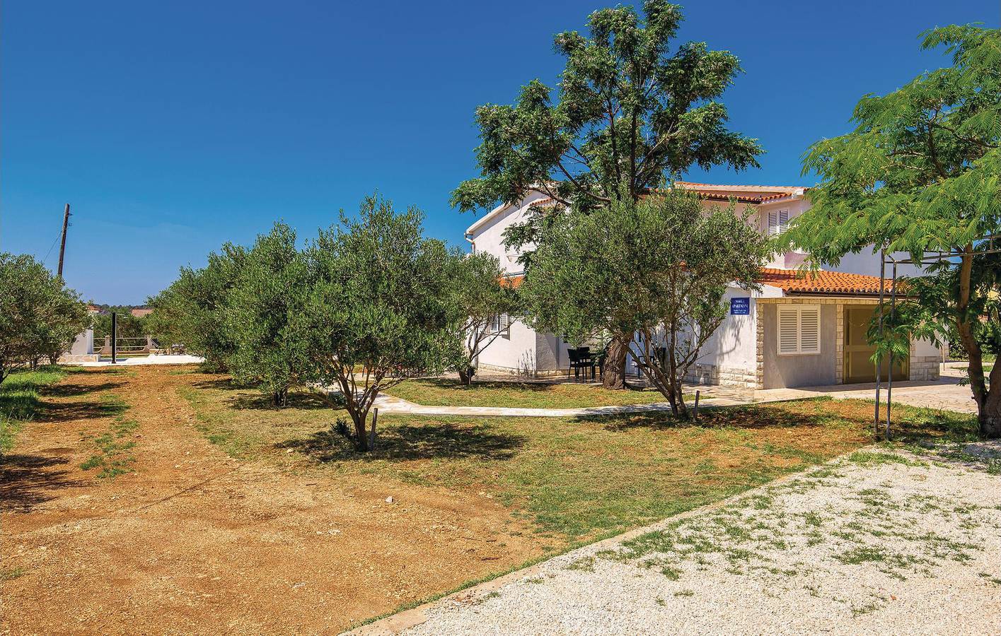 Ganze Ferienwohnung, Gemütliche 2-Zimmer-Wohnung mit Meerblick, Pool und 900 m zum Strand in Kaštel (Barbat), Barbat na Rabu