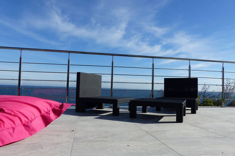 Sea View Villa and Heated Indoor Pool in La Côte Vermeille, Cerbère
