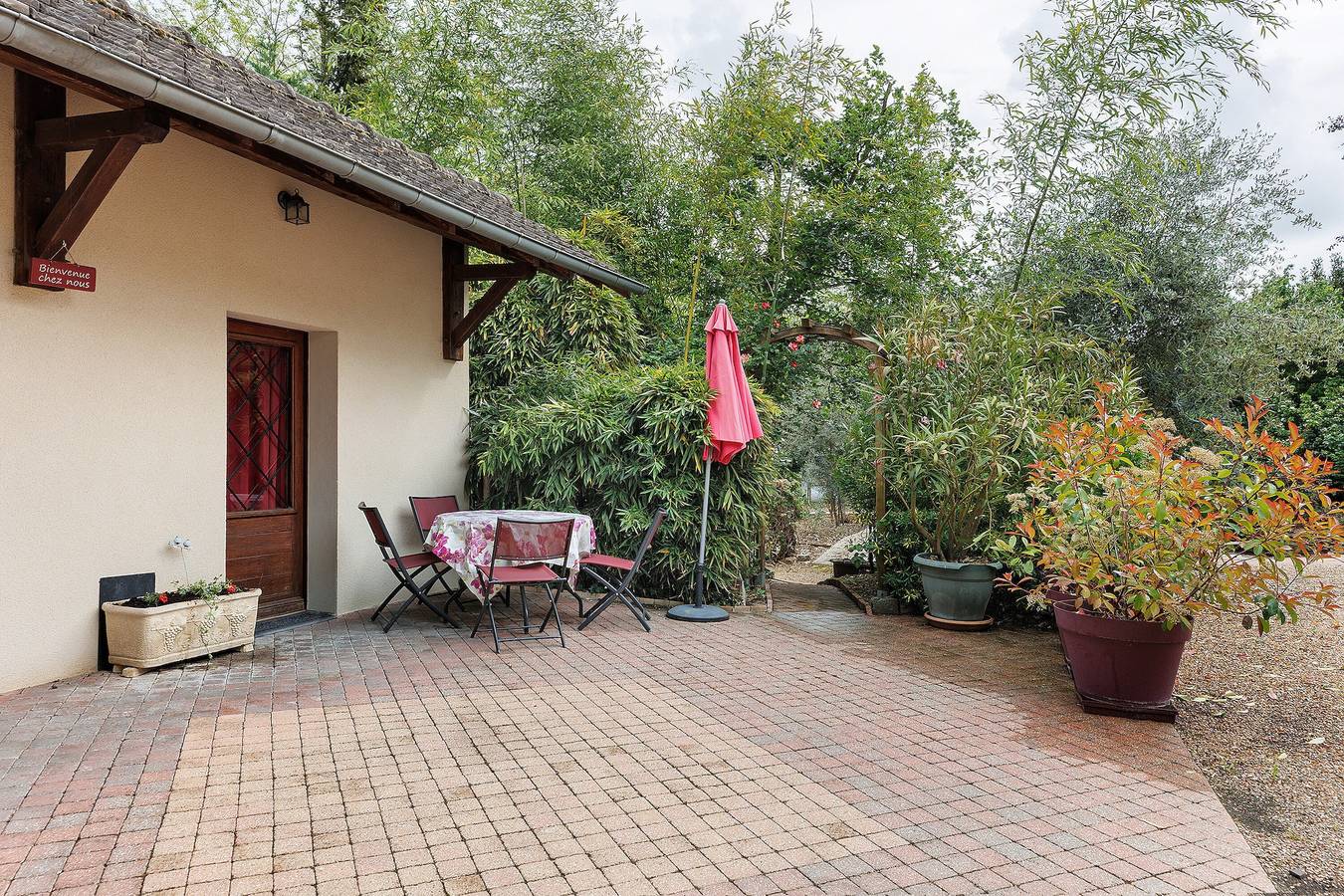 Casa Vacacional 'Gite Des Orchidées' con Terraza Privada, Jardín Compartido y Wi-Fi in Châteauvieux, Región de Romorantin-Lanthenay