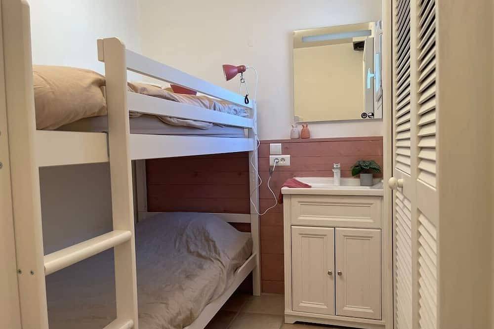 Luxurious  villa  offers a breathtaking 200° open view of the Luberon in Saint-Saturnin-lès-Apt, Parc naturel régional du Luberon