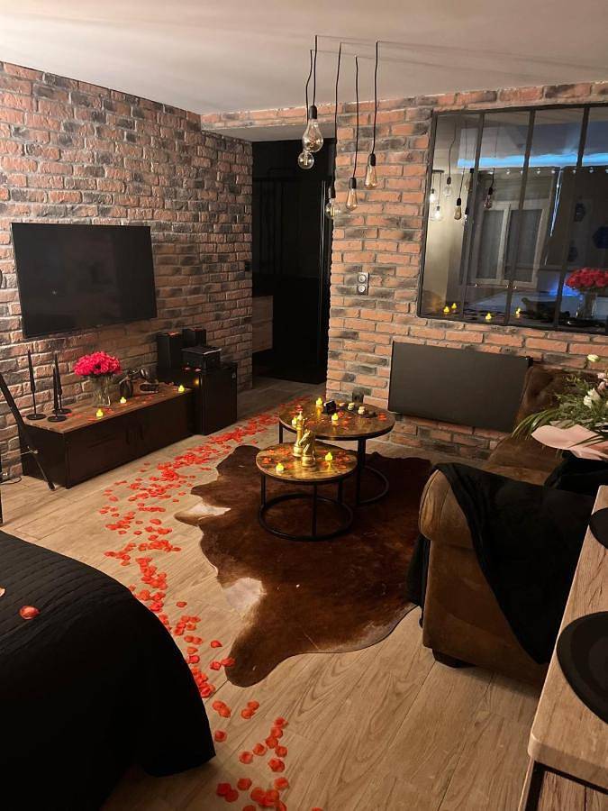 King Room with Spa Bath in Landrecies, Avesnes-sur-Helpe