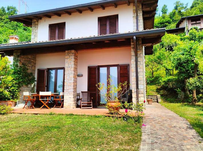 Ferienwohnung für 8 Personen, mit Ausblick und Terrasse sowie Seeblick
