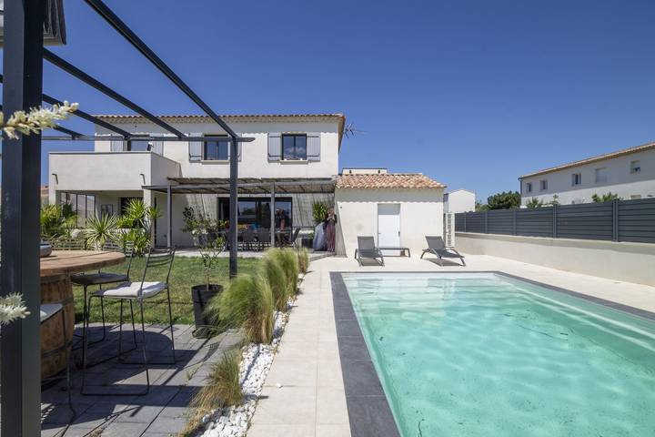 Location de vacances pour 6 personnes, avec terrasse et jardin à Vedène - 2