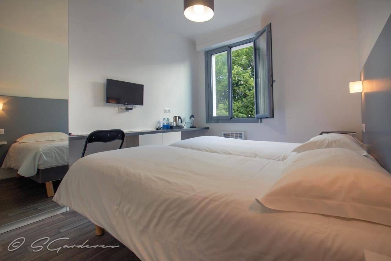 Economy Double Room in Pau, Béarn