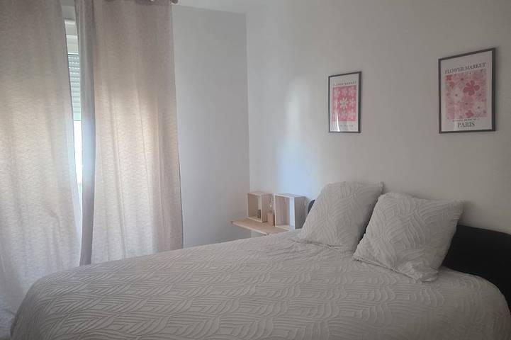 Apartamento entero, Large apartment in the center of Agen with air conditioning and private parking in Agén, Quercy