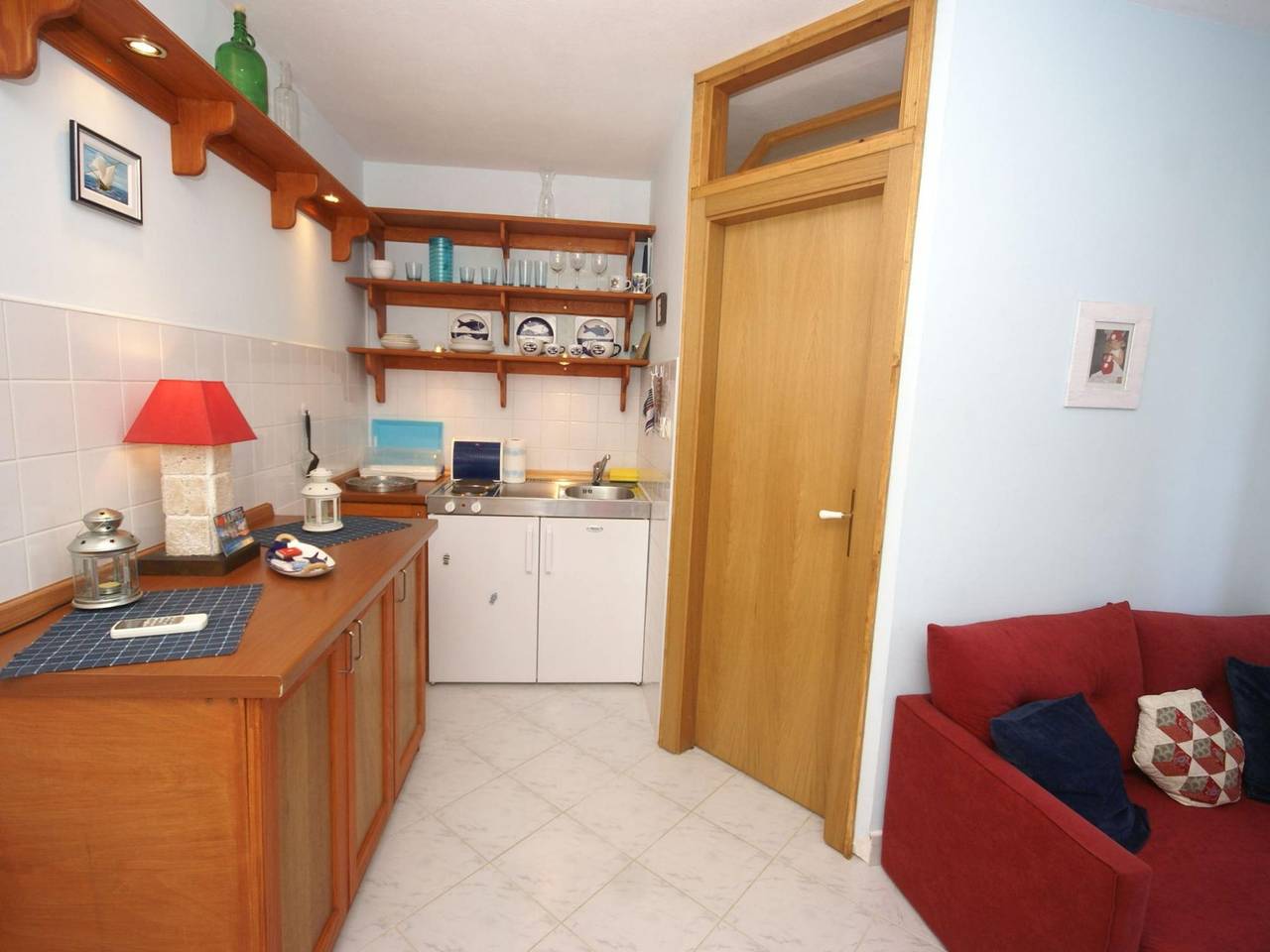 Ganze Wohnung, Rustic Apartment in Vis with Terrace in Vis Stadt, Vis