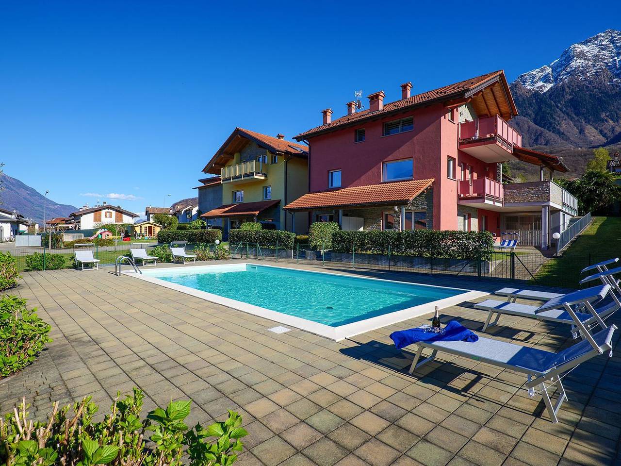 Appartement entier, Rose Rossa Larissa Garden Holiday Apartment with Pool in Colico, Alpes orobiennes occidentales
