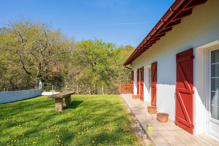 Gîte pour 4 personnes, avec jardin et balcon, animaux acceptés à Saint-Pée-sur-Nivelle