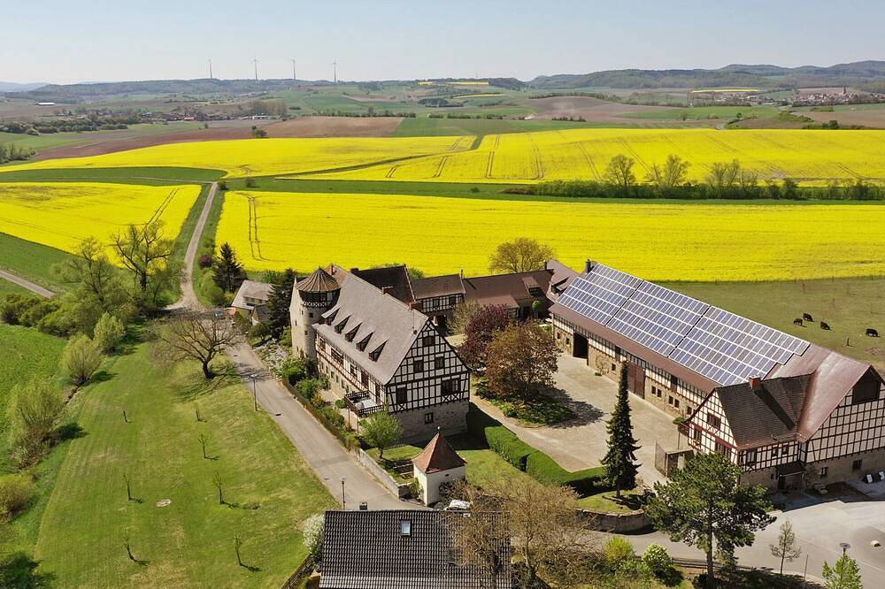 Ganze Wohnung, Rittmeister Fewo im historischen Gutshof mit Schwimmbad und Sauna in Scheinfeld, Steigerwald