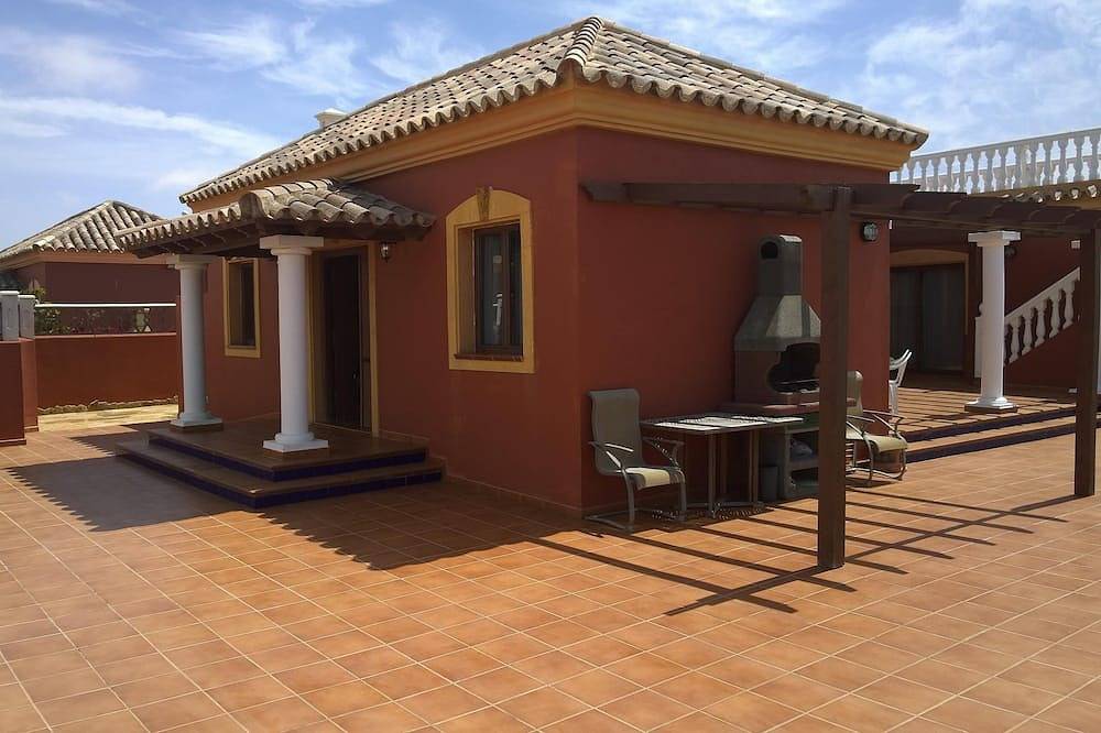 Villa independiente con piscina climatizada privada y wifi (ambos opcionales) in Geafond, La Oliva