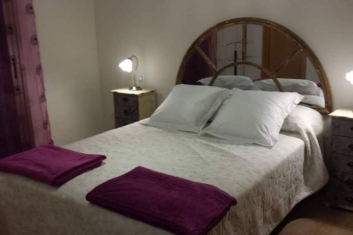 Beautiful villa with heated pool, outdoor hot tub, free wifi in Las Salinas, Antigua
