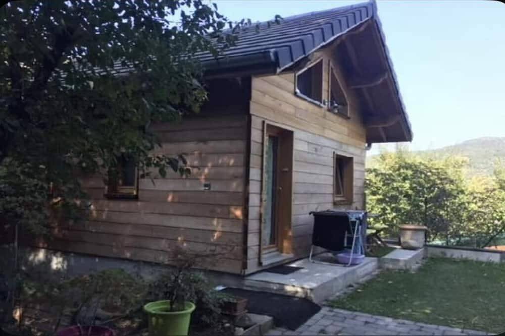 Charmant chalet en bois dans un endroit calme in Aix-les-Bains, Région de Chambéry