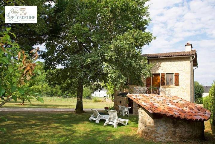 Gîte pour 2 personnes, avec jardin à Montbazens