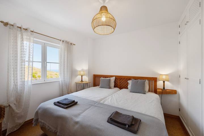 Entire apartment, Apartment 'Casa Da Praia' with Sea View, Wi-Fi and Air Conditioning in Praia de Odeceixe, Odeceixe