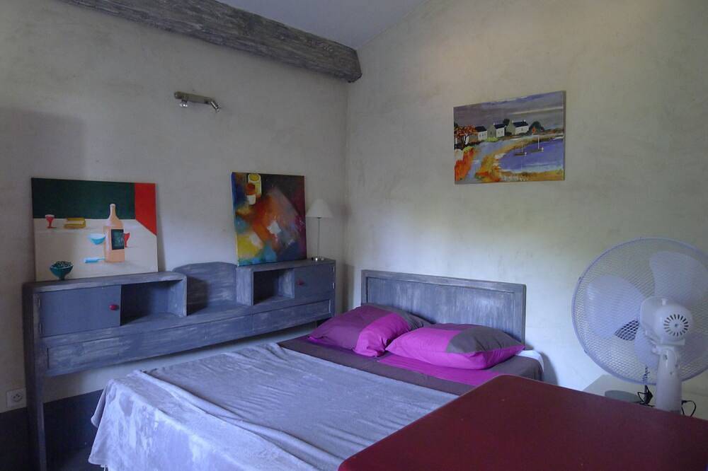 Mazet de charme, entièrement rénové, très calme, dans pinède, près du centre in Nîmes, Région de Nîmes