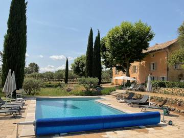 Location de vacances pour 12 personnes, avec jardin et terrasse à Cotignac