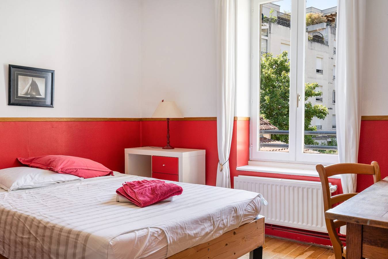 Les lilas Guest Rooms – Shared Pool and Wi-Fi in Lyon in Lyon, Lyon region