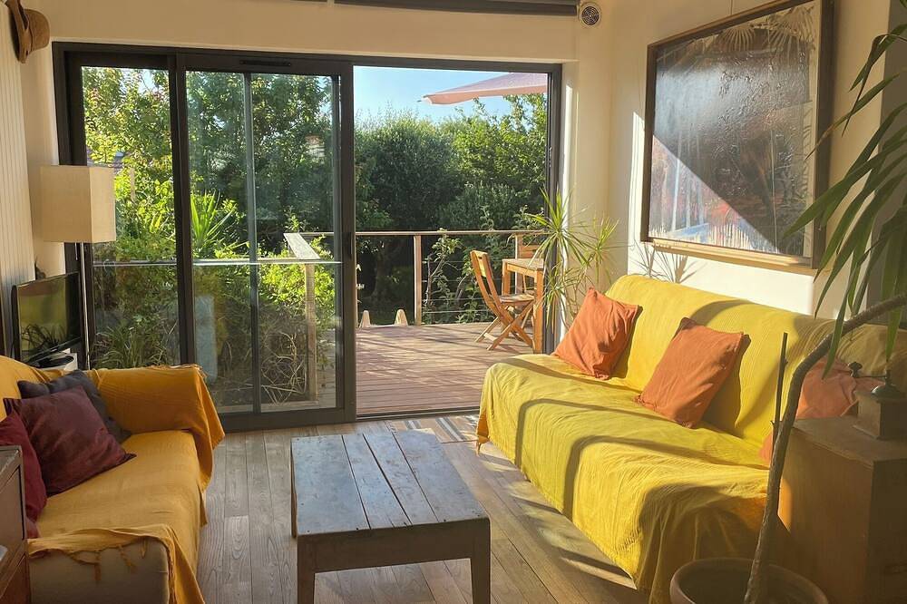 Pleasant Sunny House With Terrace And Garden in La Rochelle, La Rochelle region