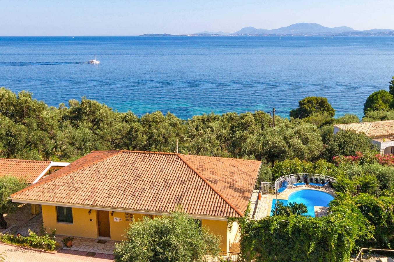 Villa for 6 People in Nissaki, Corfu