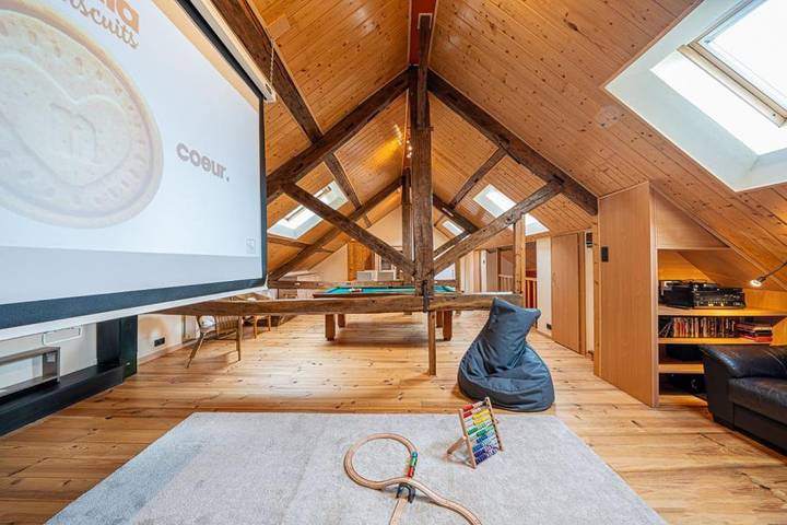 Location de vacances pour 9 personnes, avec balcon ainsi que jacuzzi et piscine dans Hatrival - 4