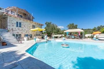 Bungalow für 8 Personen in Paxos, Griechenland, Bild 1