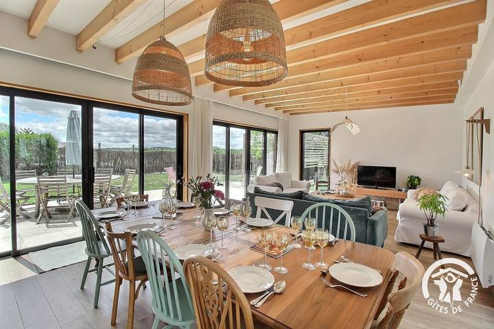 Gîte pour 10 personnes, avec jacuzzi et jardin ainsi que sauna et terrasse à Hillion - 4