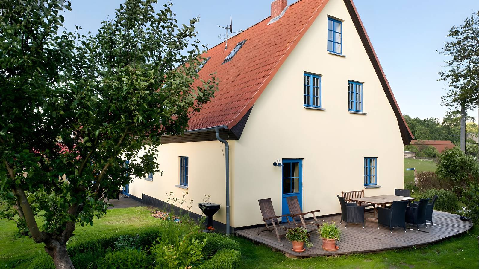 Holiday Home for 8 Guests (140 m²) in Klein Siemen Amid Beautiful Mecklenburg Countryside in Kröpelin, Rostock and Surroundings