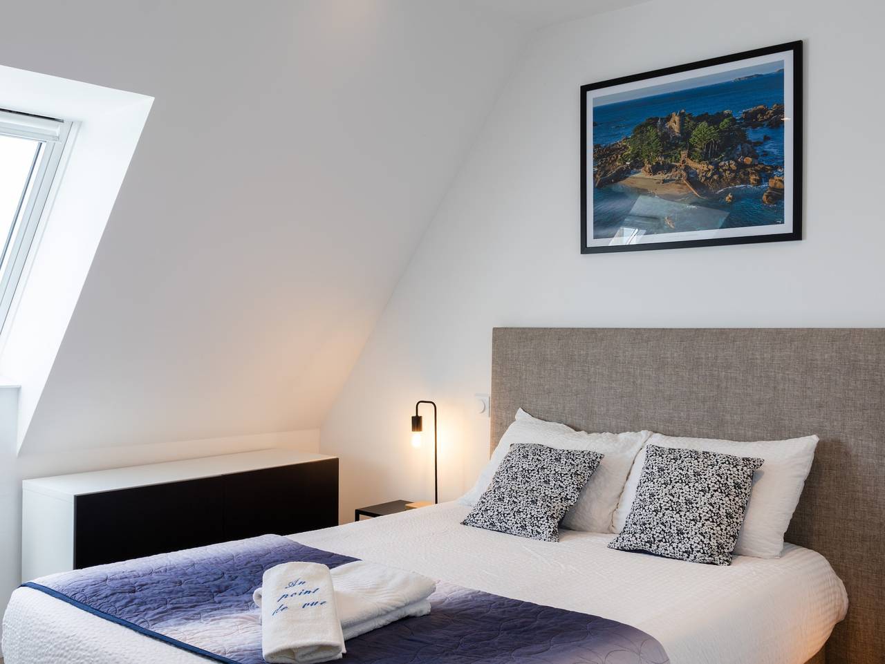 Chambres D'hotes Au Point De Vue « Chambre Ile Bono » avec vue sur mer et Wi-Fi in Perros-Guirec, Côte de Granit Rose