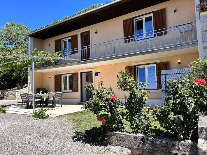 Ferienhaus für 4 Personen, mit Balkon und Whirlpool sowie Garten in Kvarner Bucht