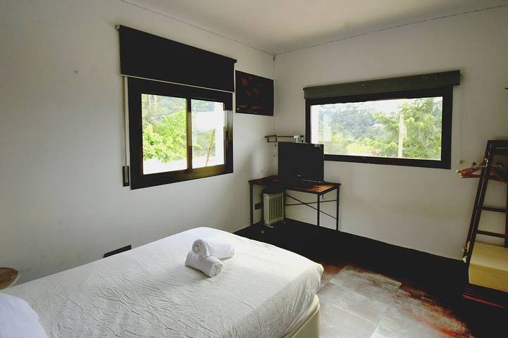 House with swimming pool next to Barcelona, pets are welcome! in Sant Cugat del Vallès, Barcelona Binnenland