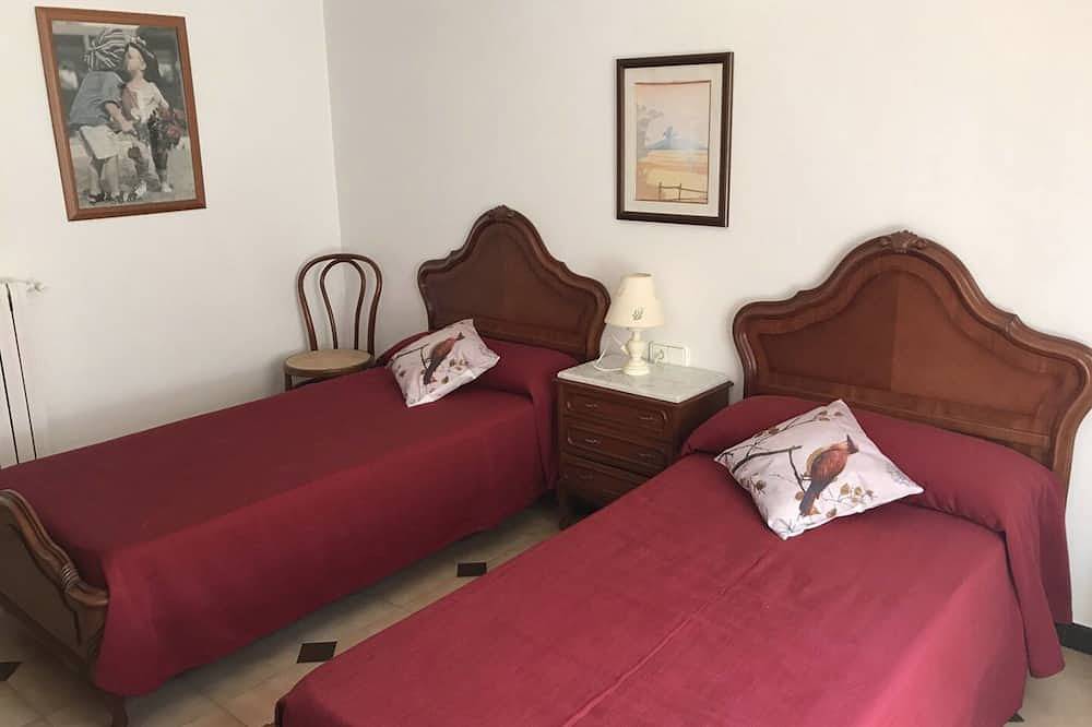 Villa Santa Ana: Amplio Chalet junto al mar en Es Castell. in Santa Ana (Menorca), Es Castell